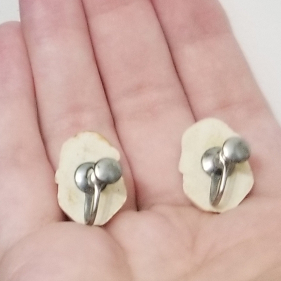 Vintage plastic Santa screw back earrings, VGUC - Picture 7 of 7